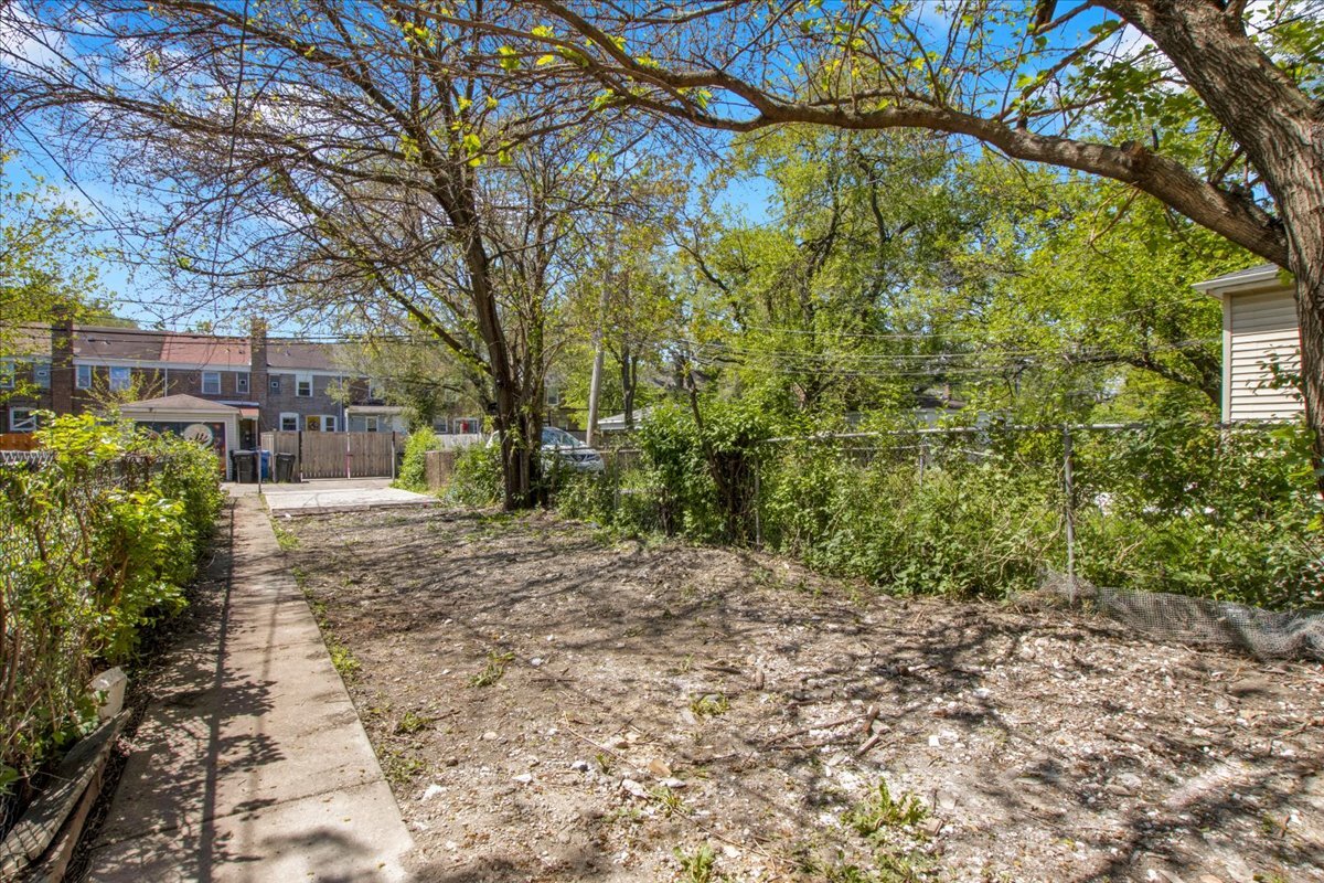 735 E 105th Street