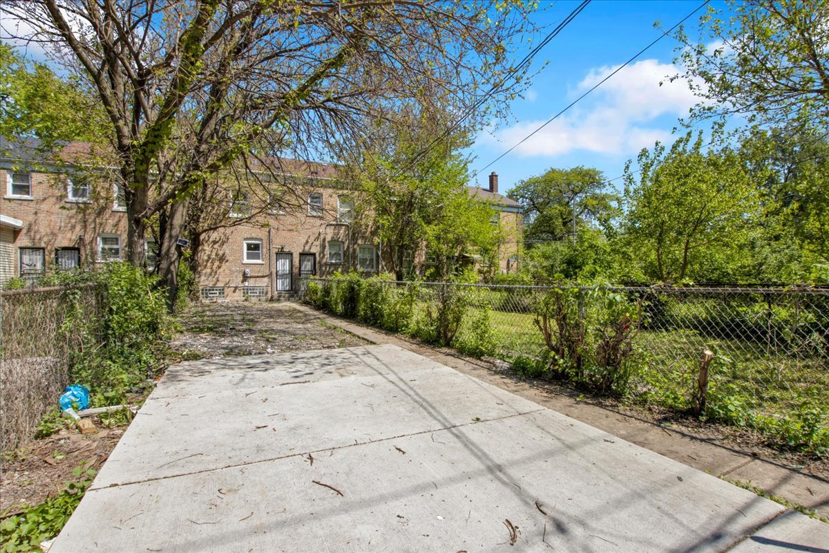 735 E 105th Street