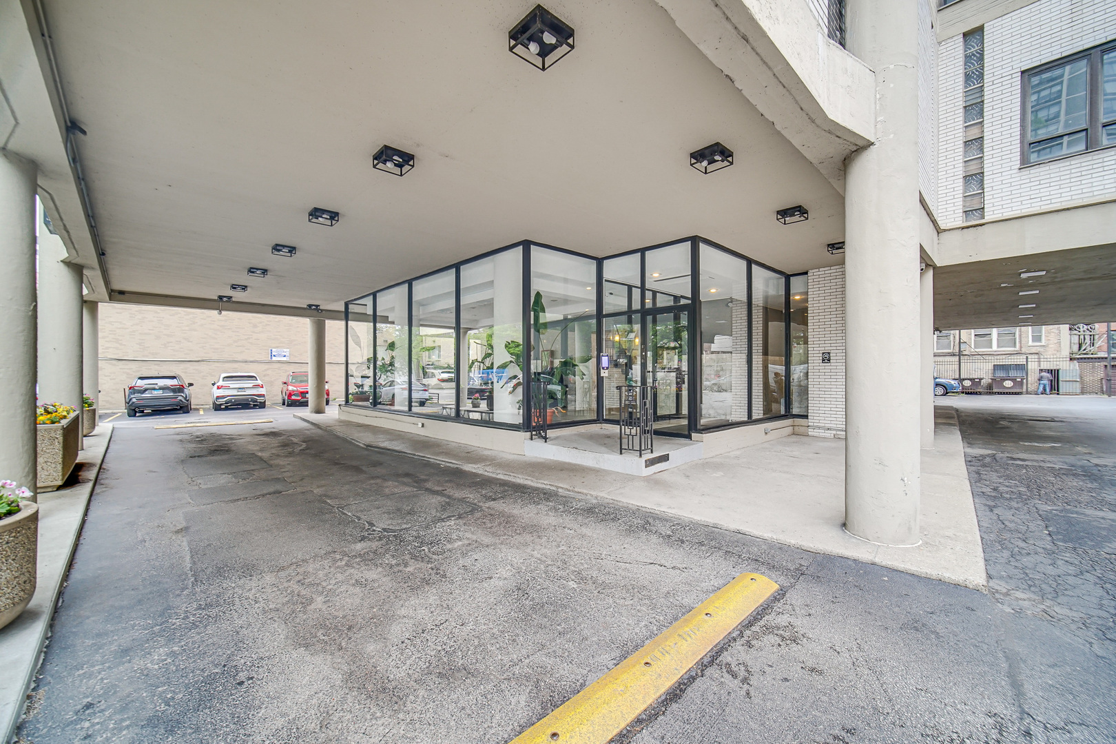 5740 N Sheridan Road Unit: 11A