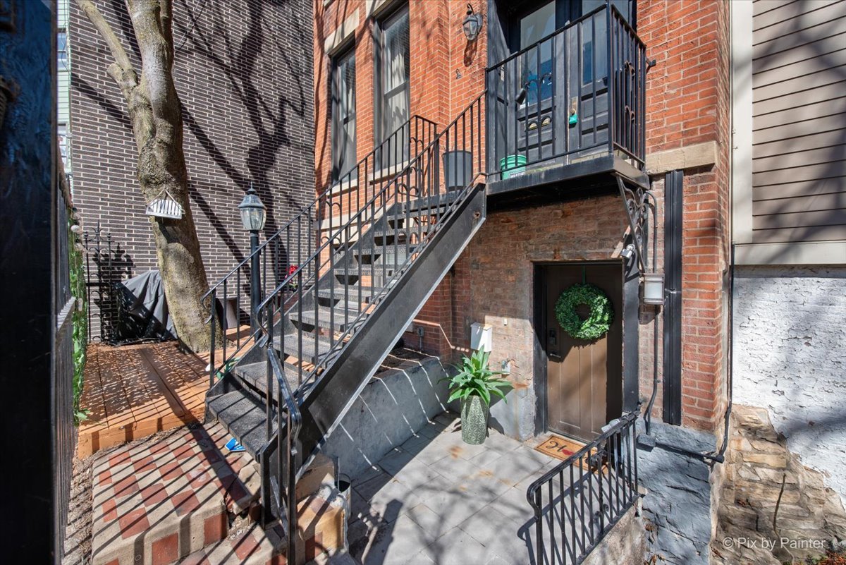 1969 N Lincoln Avenue Unit: 1