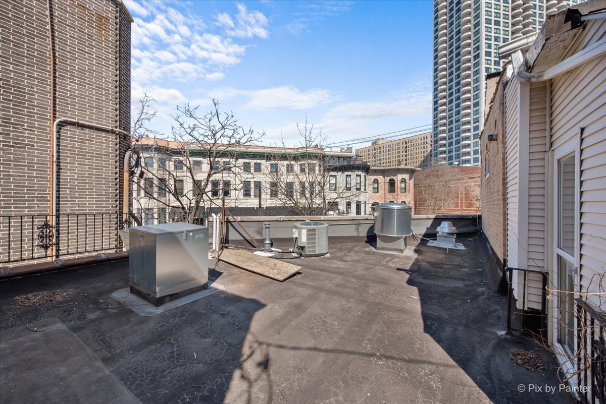 1969 N Lincoln Avenue Unit: 1