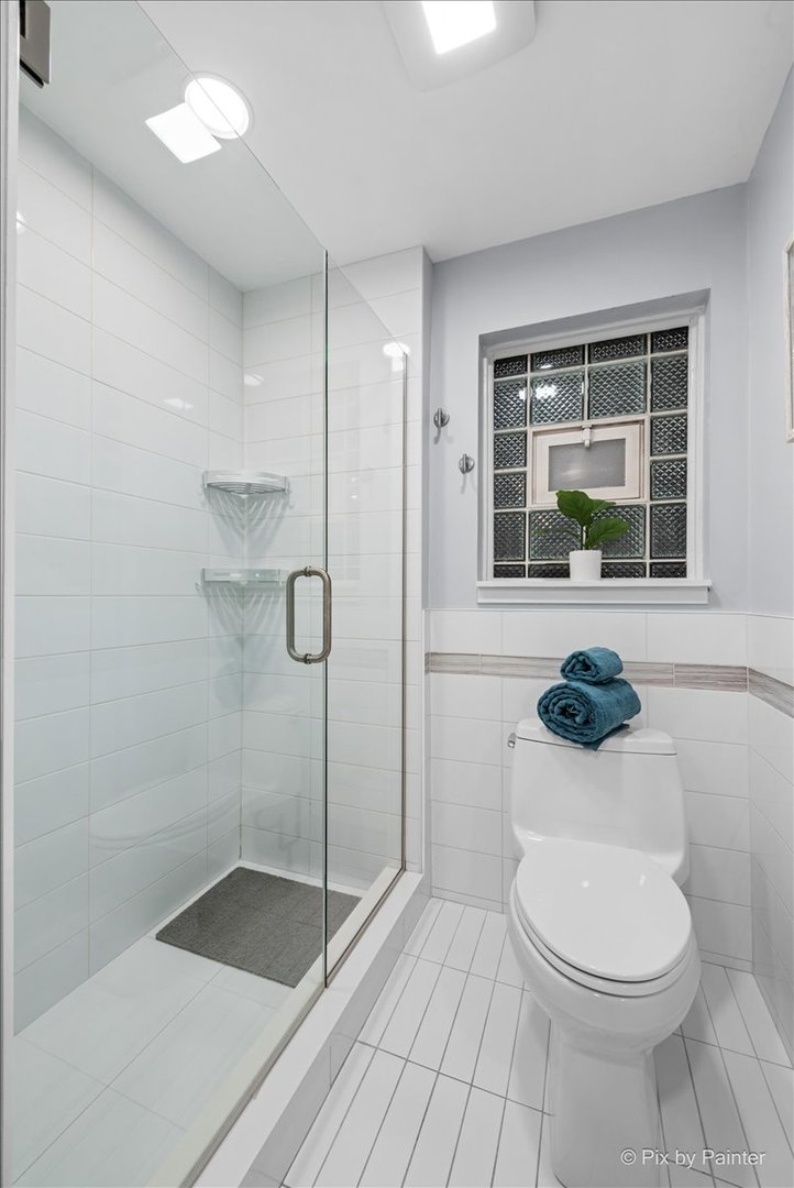 1969 N Lincoln Avenue Unit: 1