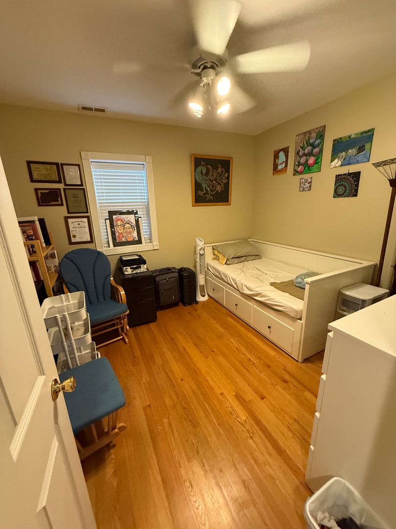 6101 N Washtenaw Avenue Unit: D1