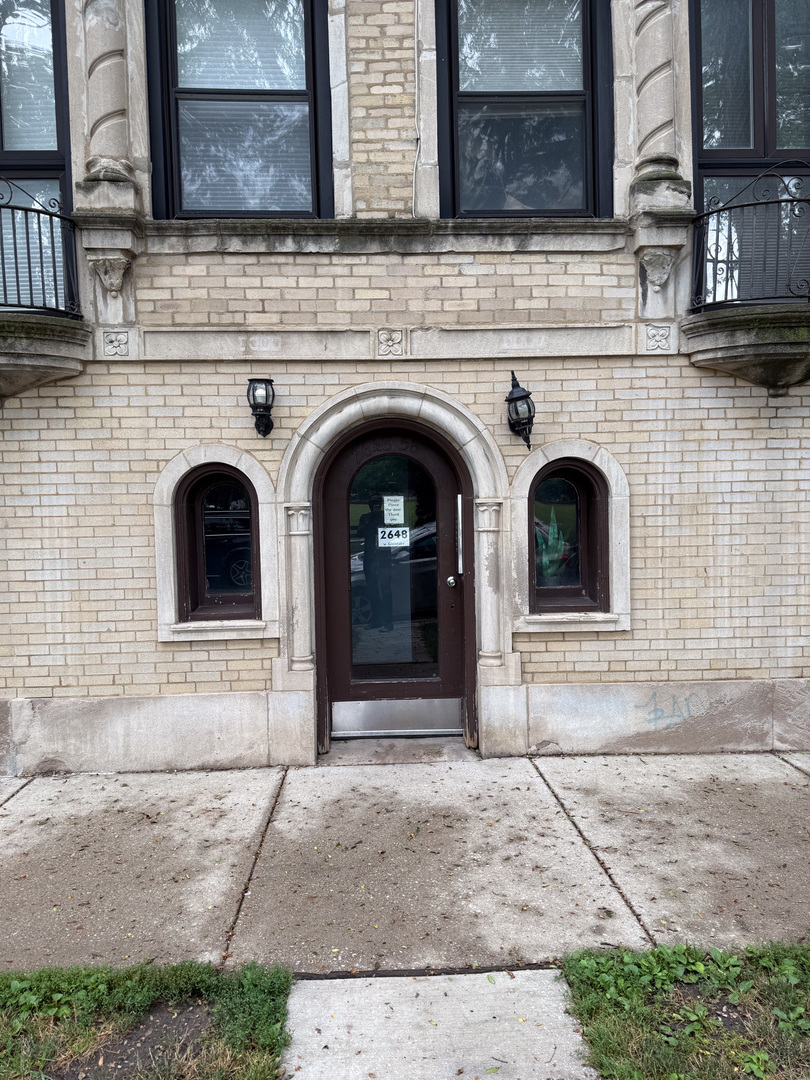 6101 N Washtenaw Avenue Unit: D1