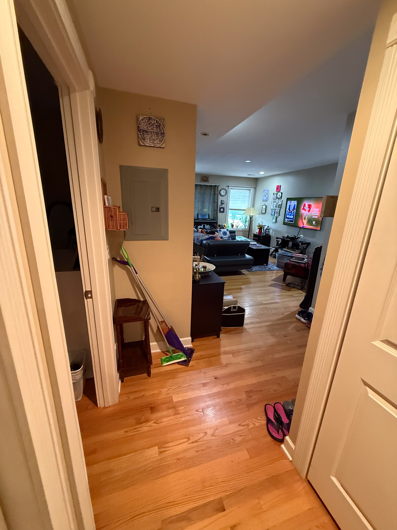 6101 N Washtenaw Avenue Unit: D1