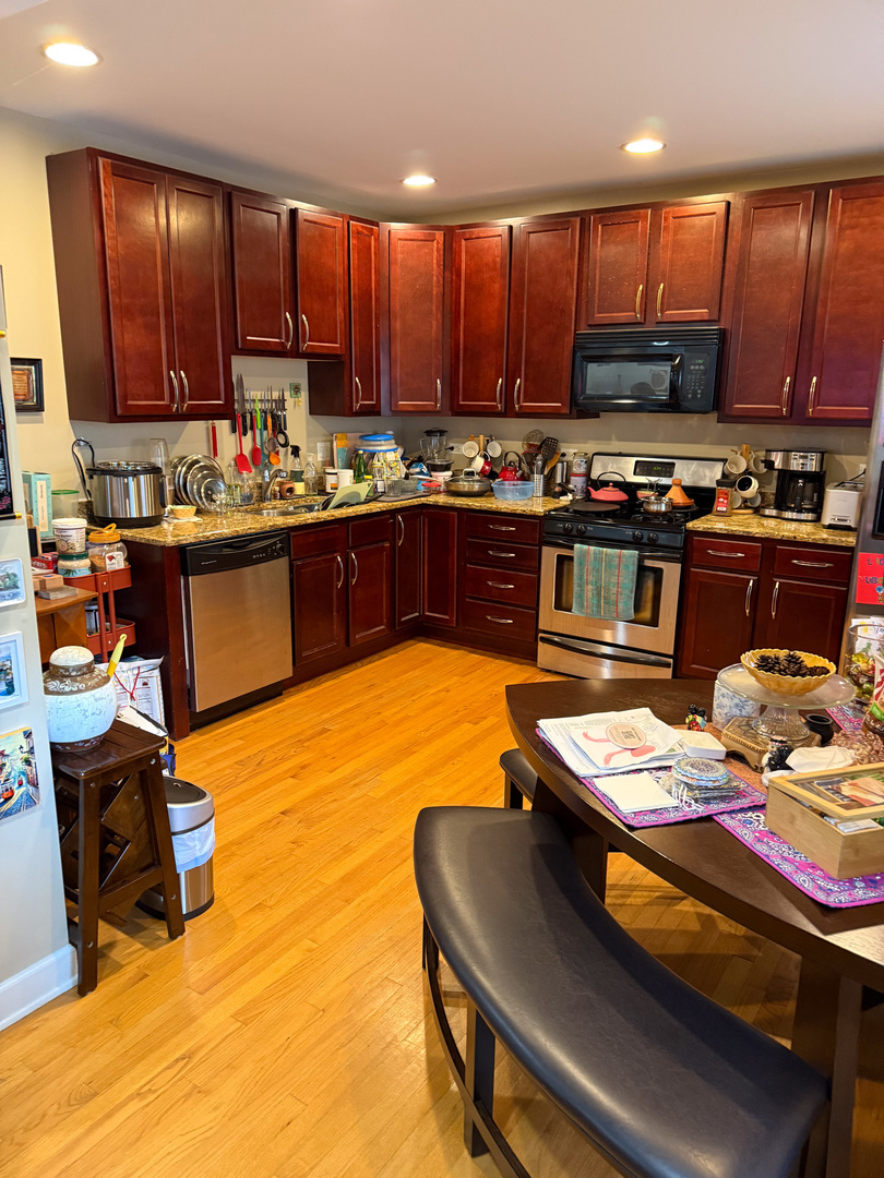 6101 N Washtenaw Avenue Unit: D1