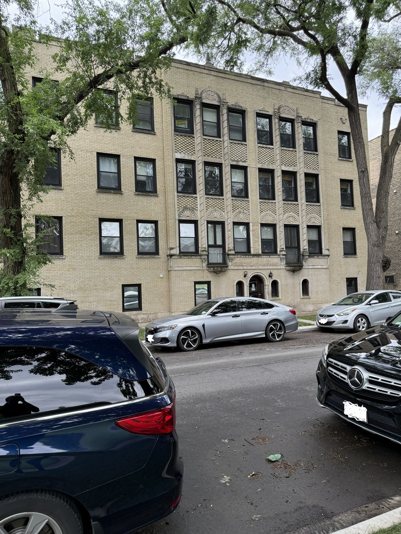 6101 N Washtenaw Avenue Unit: D1