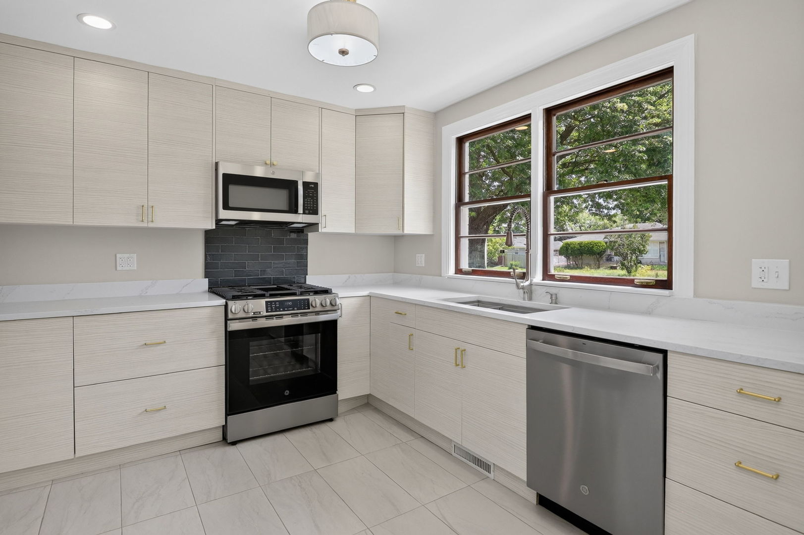 112 S Iowa Avenue