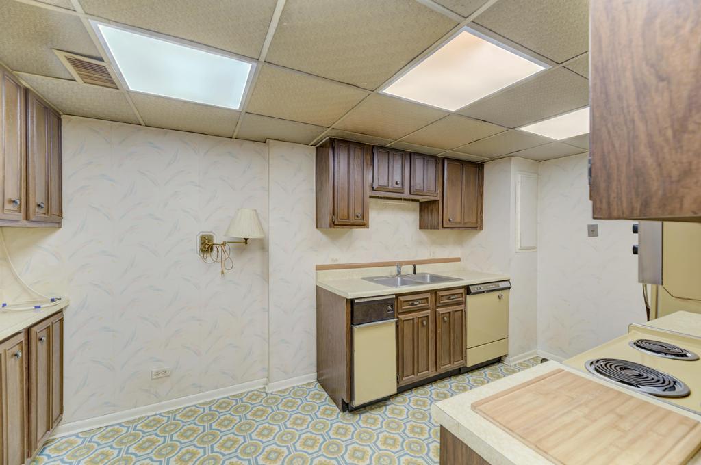 465 W Dominion Drive Unit: 204