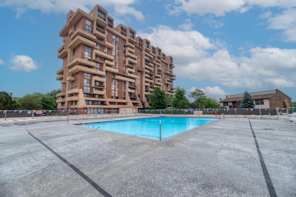 465 W Dominion Drive Unit: 204