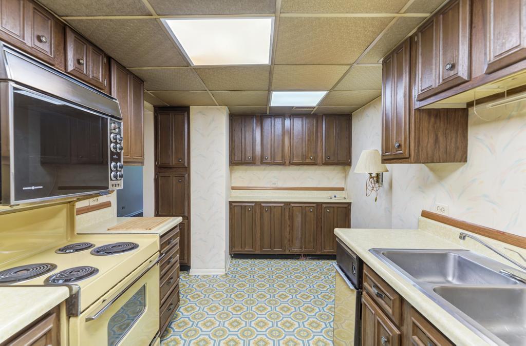 465 W Dominion Drive Unit: 204