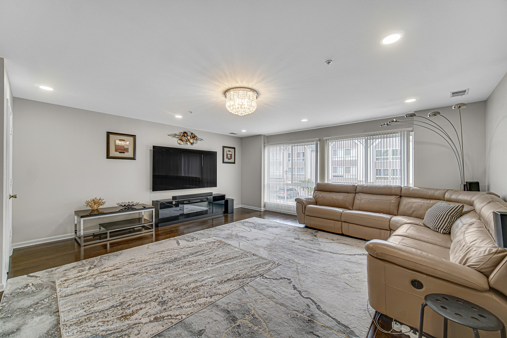 673 E FOUNTAINVIEW Drive Unit: 673