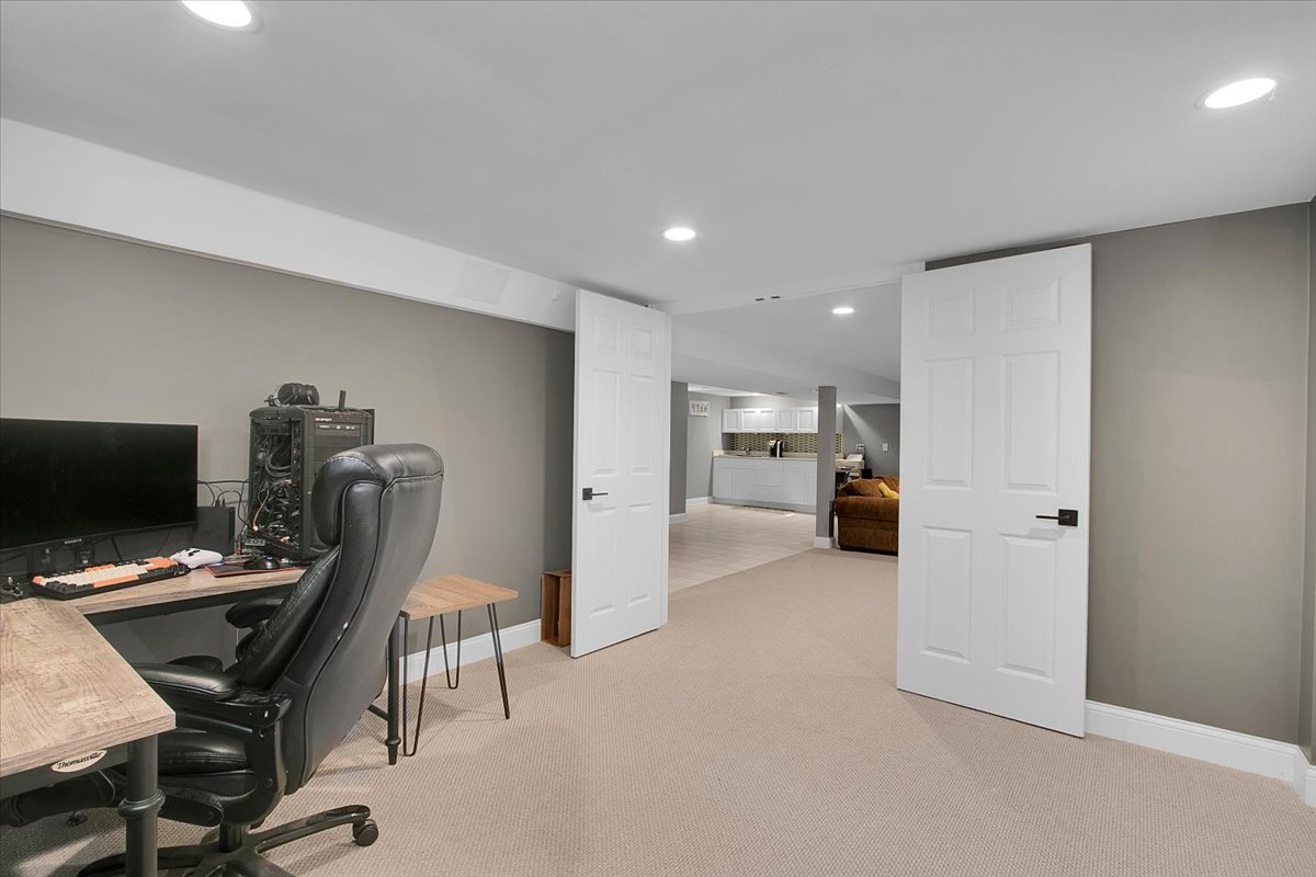 1402 S Robert Drive