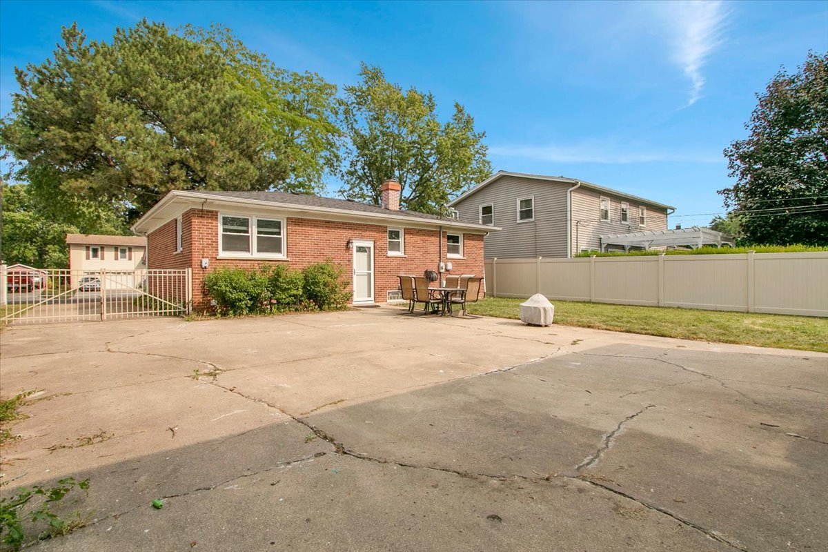 1402 S Robert Drive