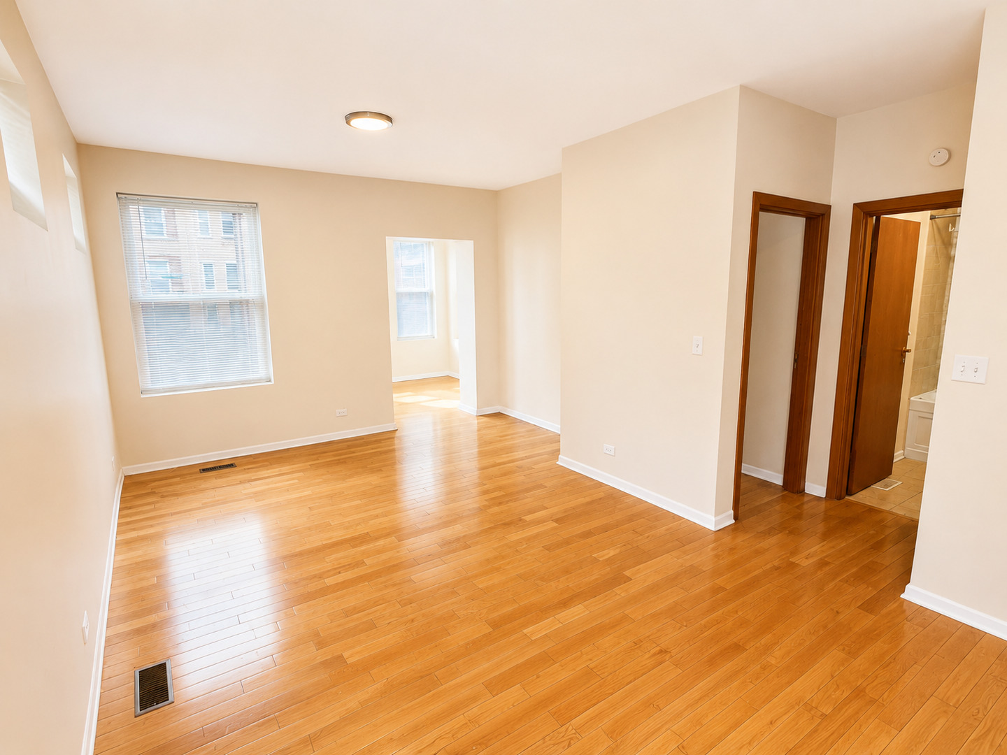 3105 W Argyle Street Unit: 1