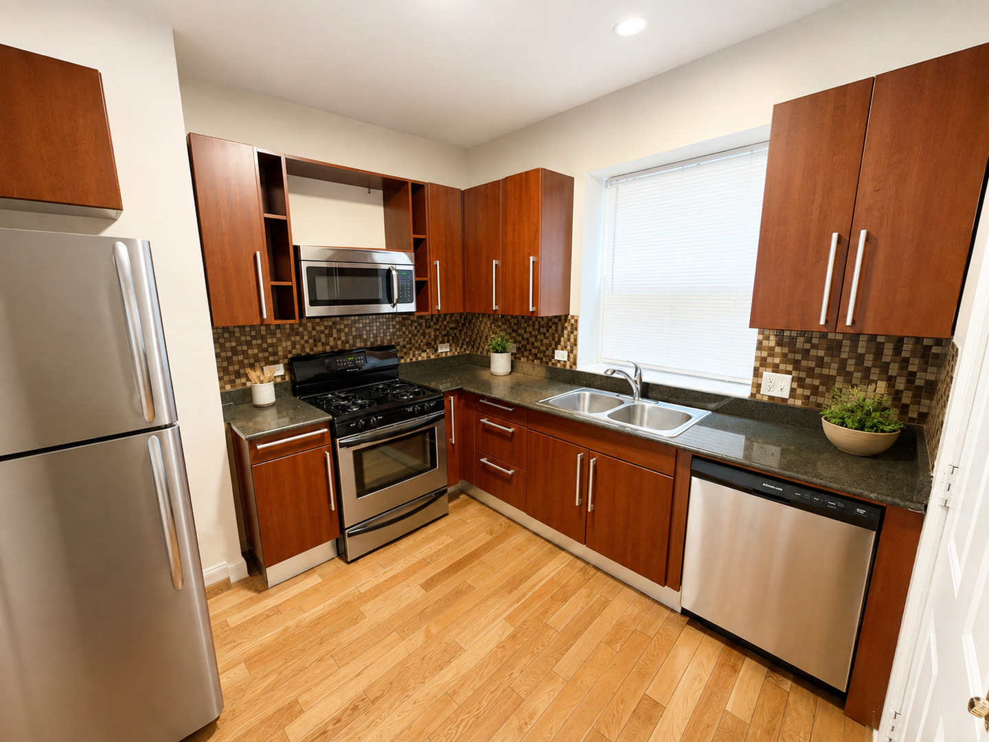 3105 W Argyle Street Unit: 1