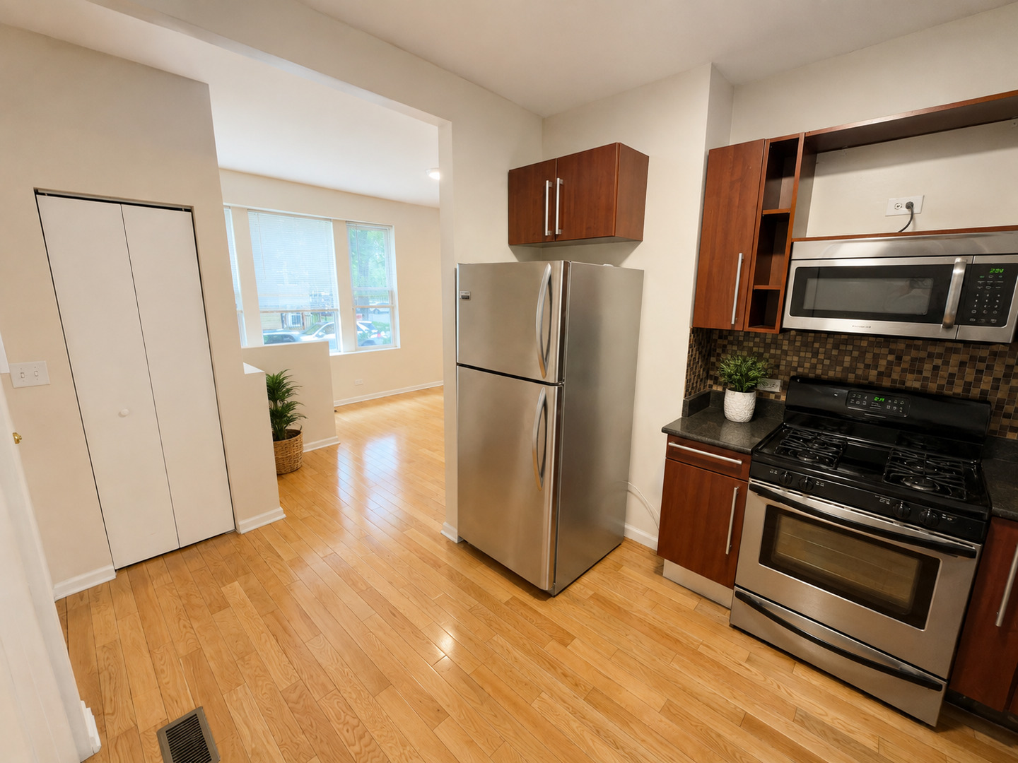 3105 W Argyle Street Unit: 1