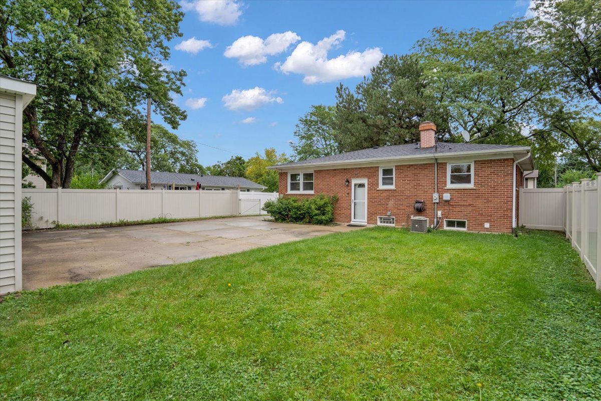 1402 S Robert Drive
