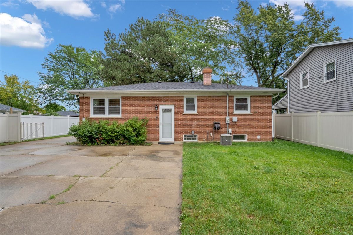 1402 S Robert Drive