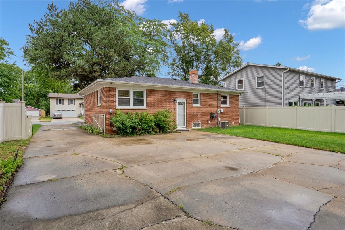 1402 S Robert Drive