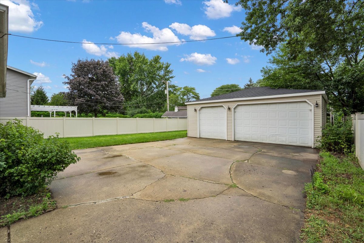 1402 S Robert Drive
