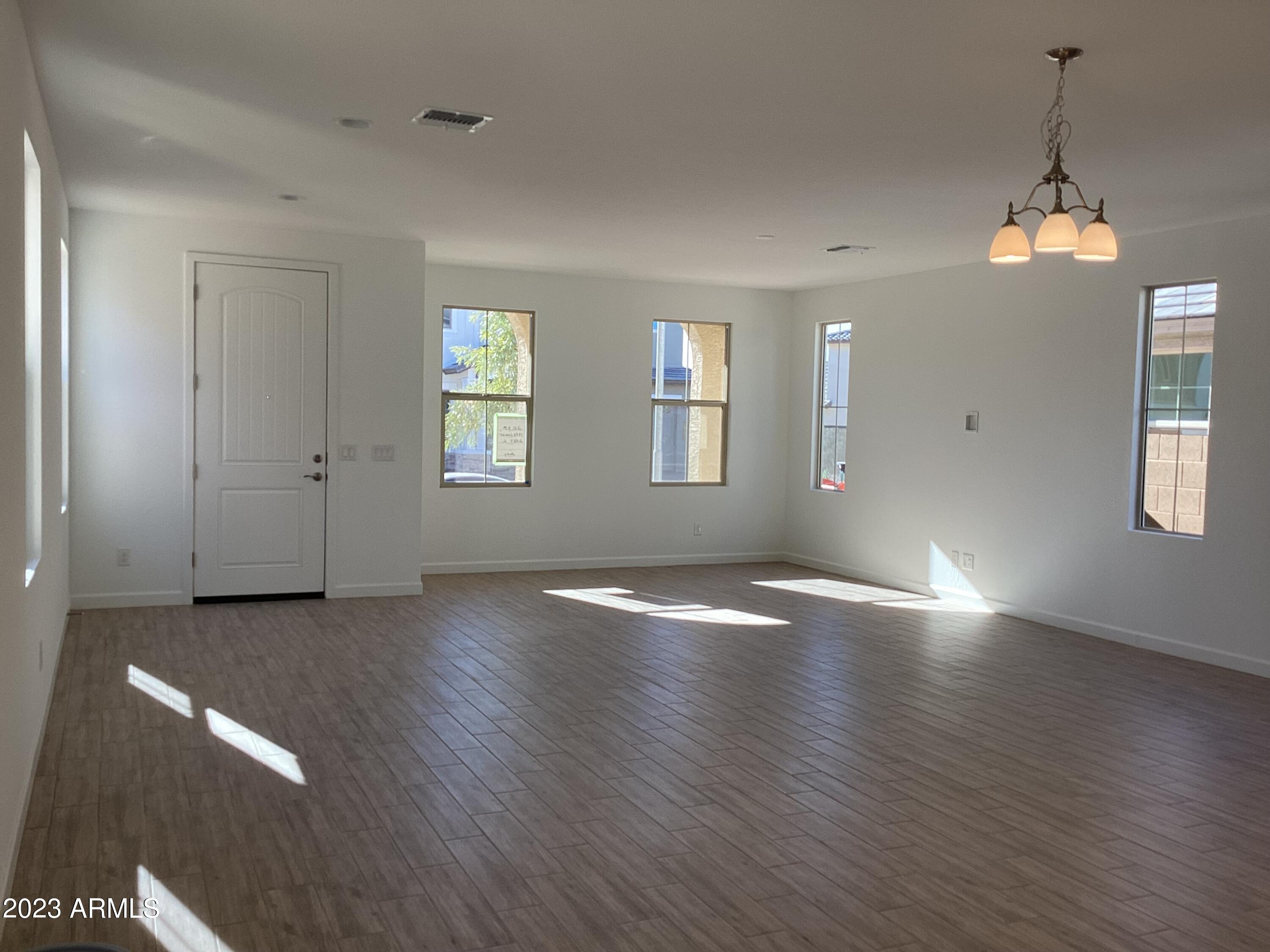 1942 W LARIAT Lane