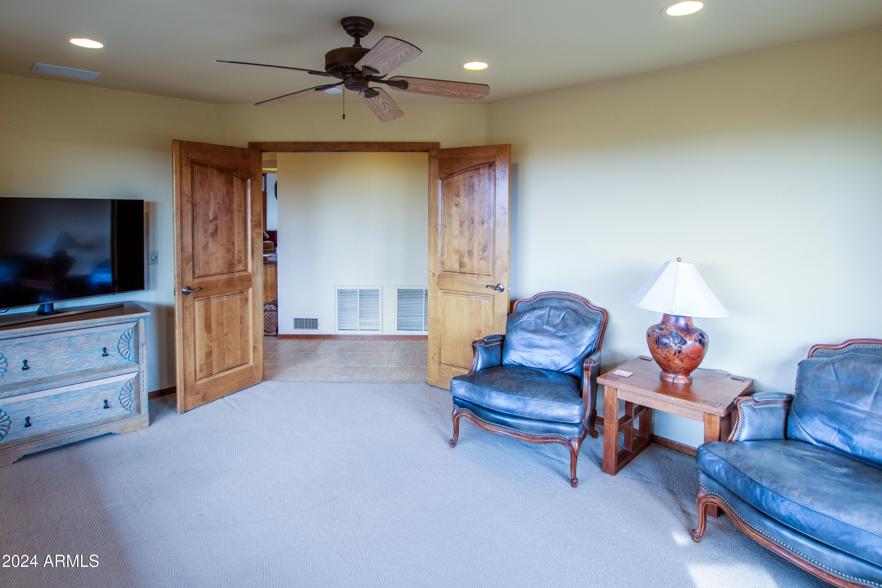 6641 W WOLFPAW Lane