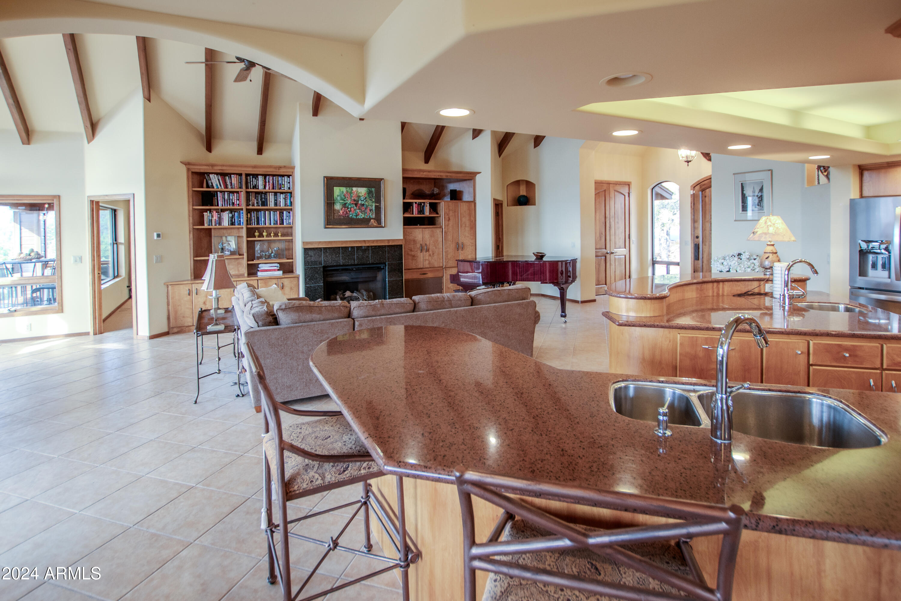 6641 W WOLFPAW Lane