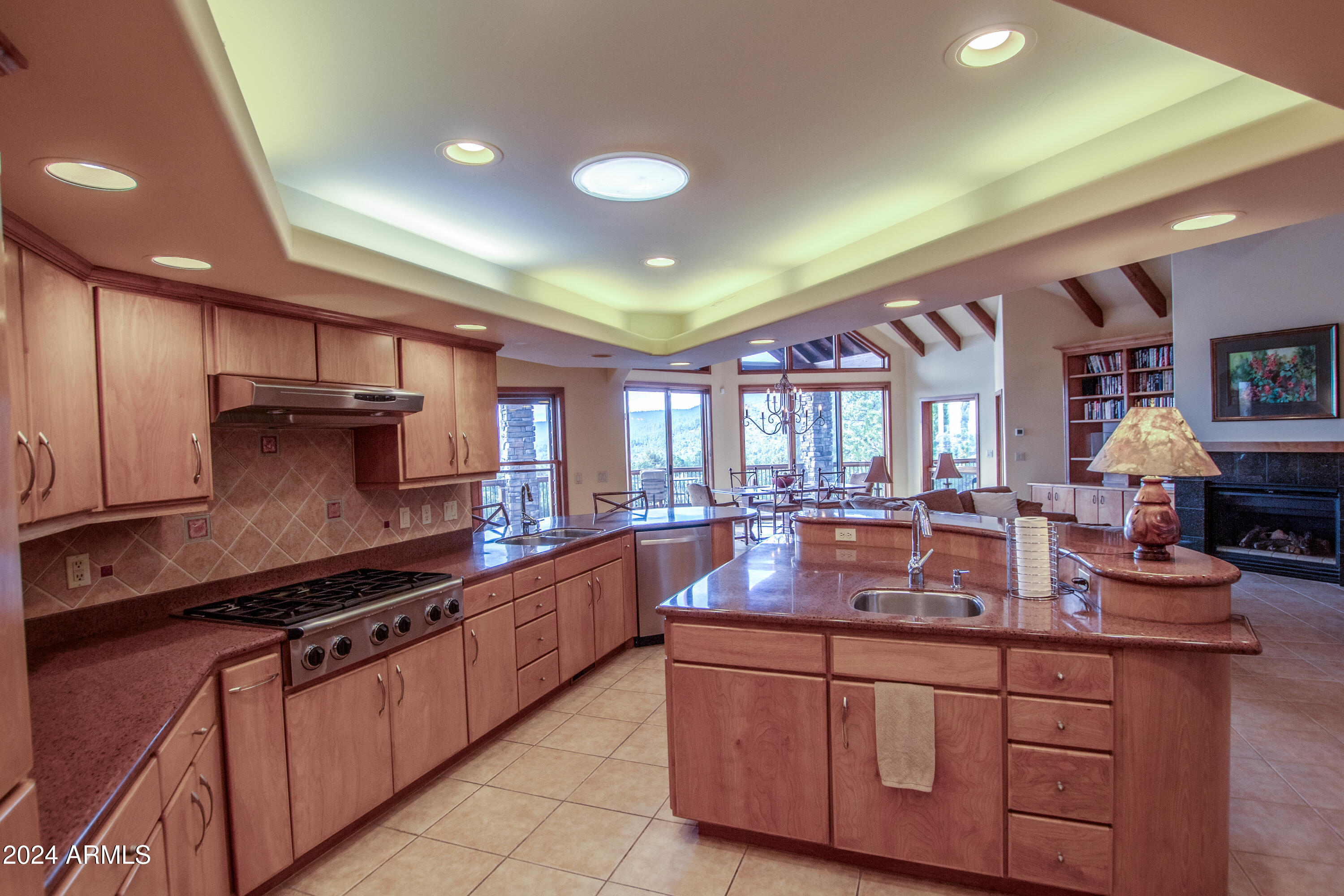 6641 W WOLFPAW Lane