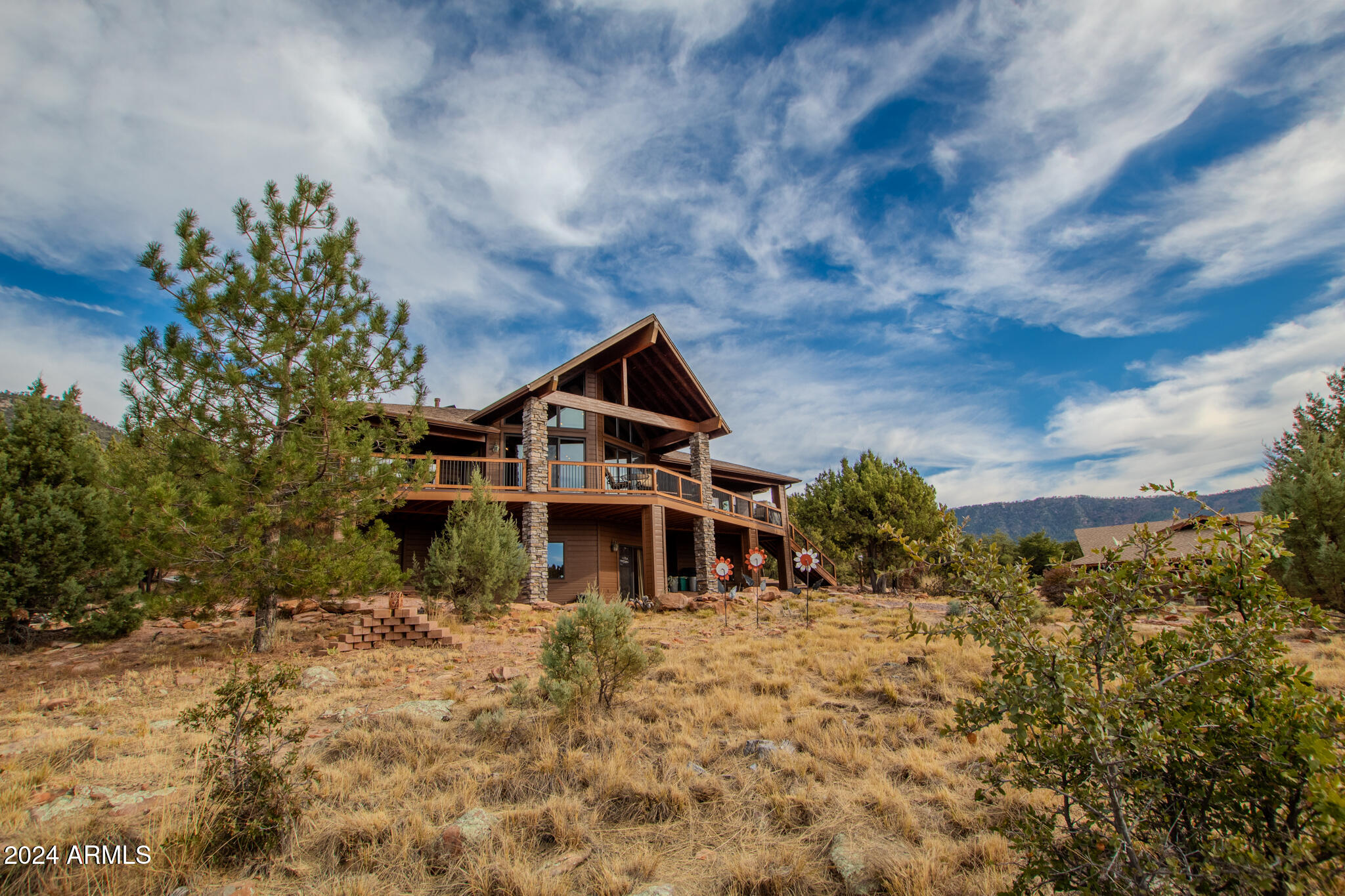 6641 W WOLFPAW Lane