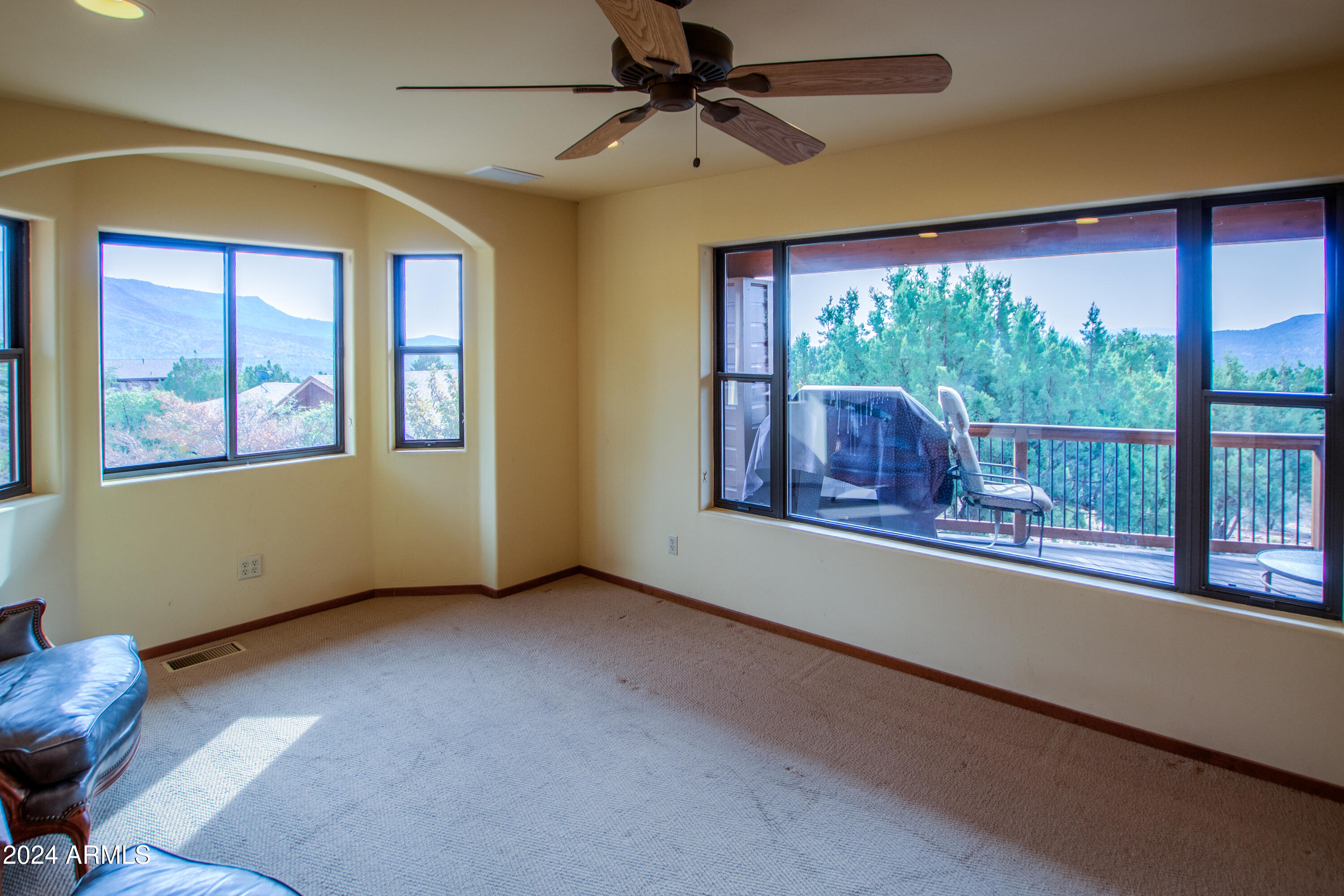 6641 W WOLFPAW Lane