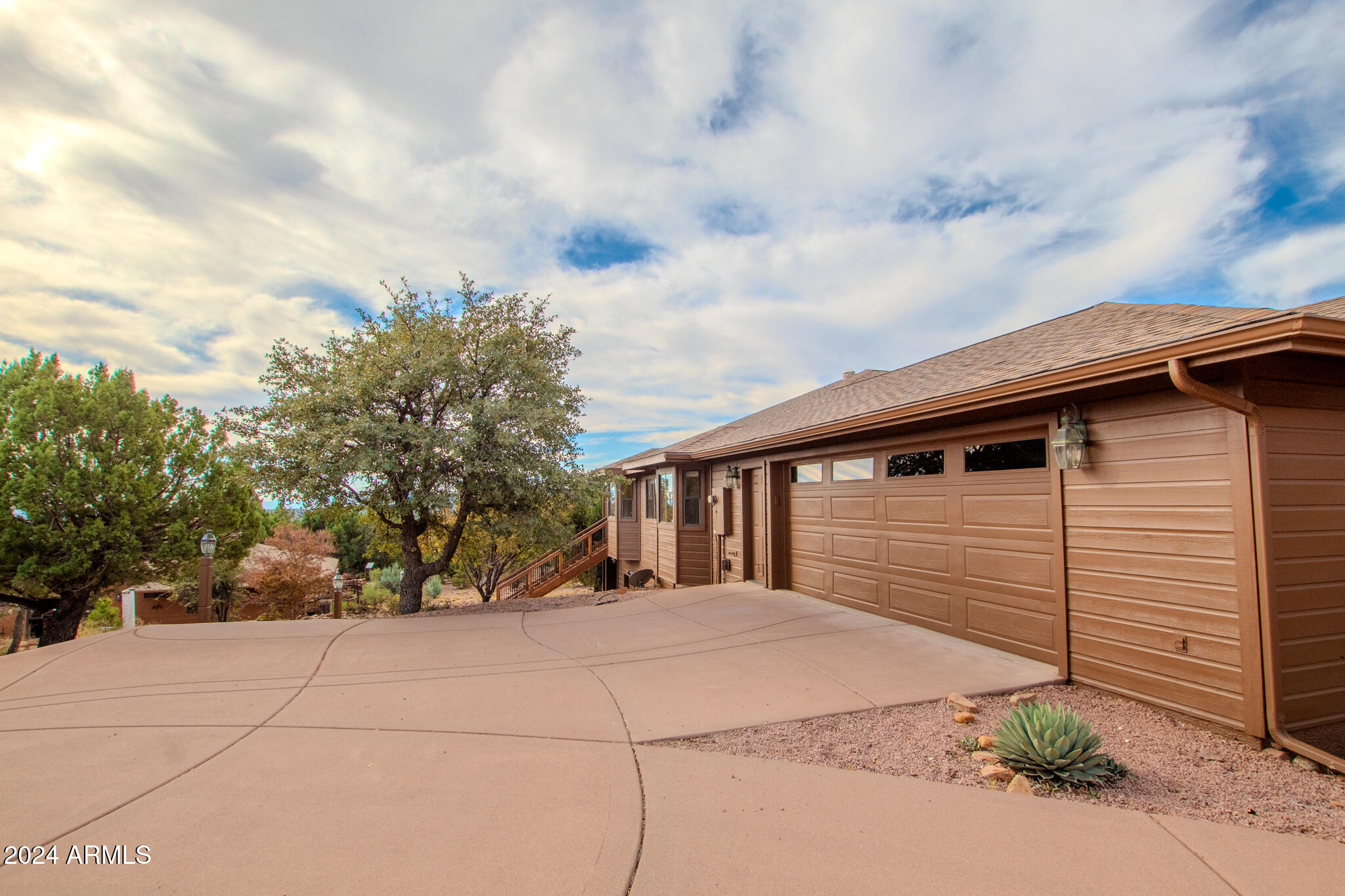 6641 W WOLFPAW Lane