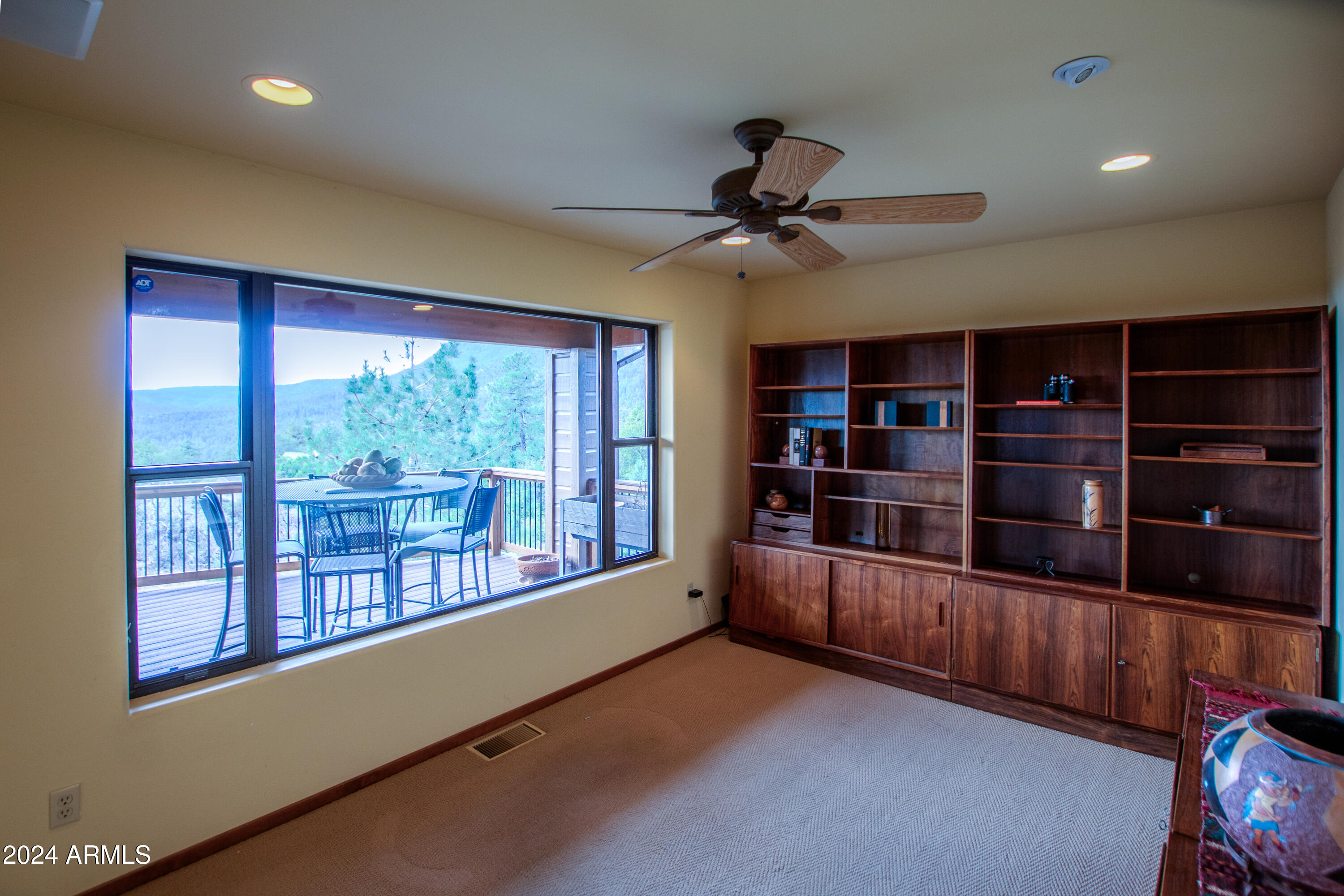 6641 W WOLFPAW Lane
