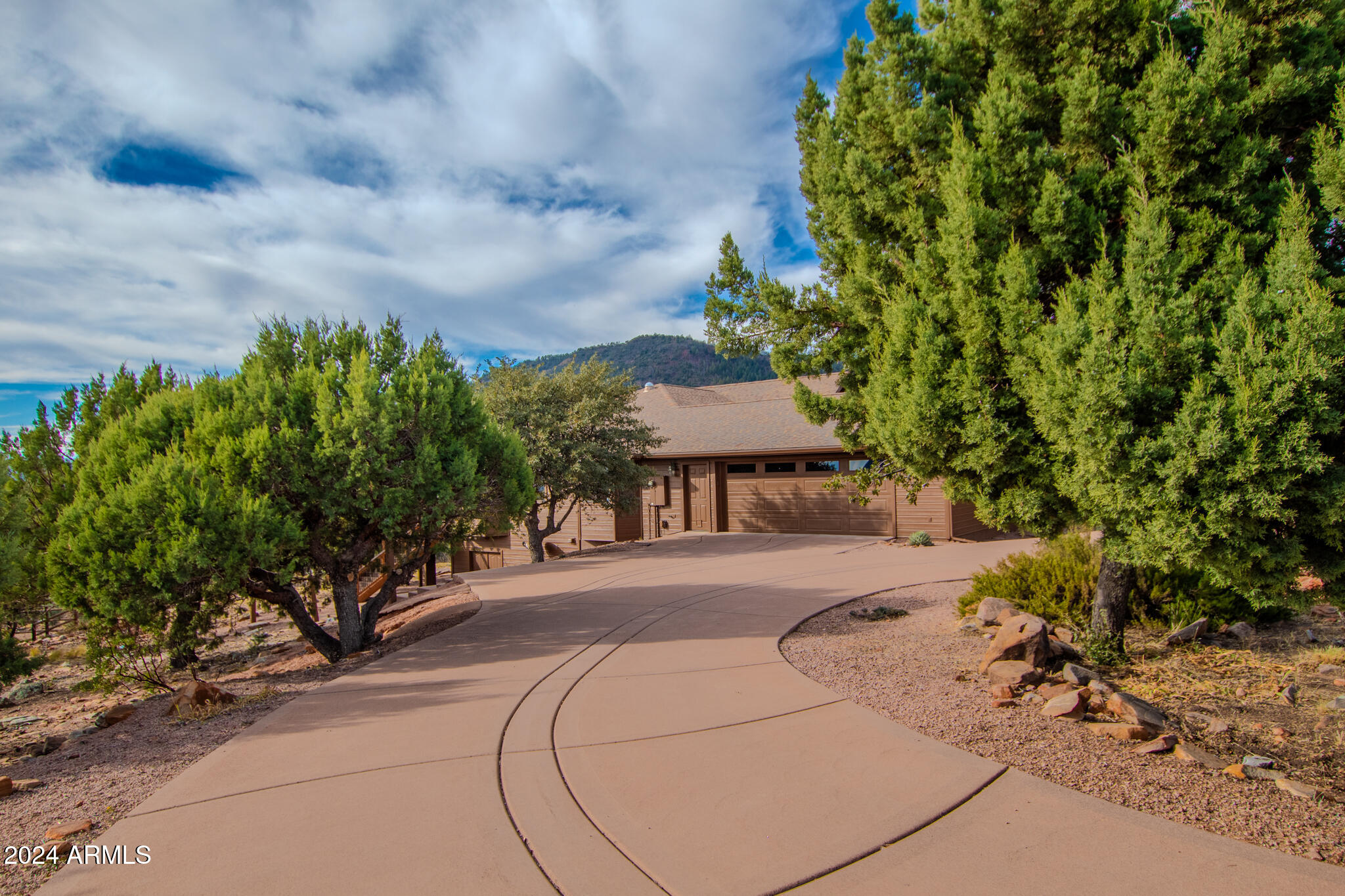 6641 W WOLFPAW Lane