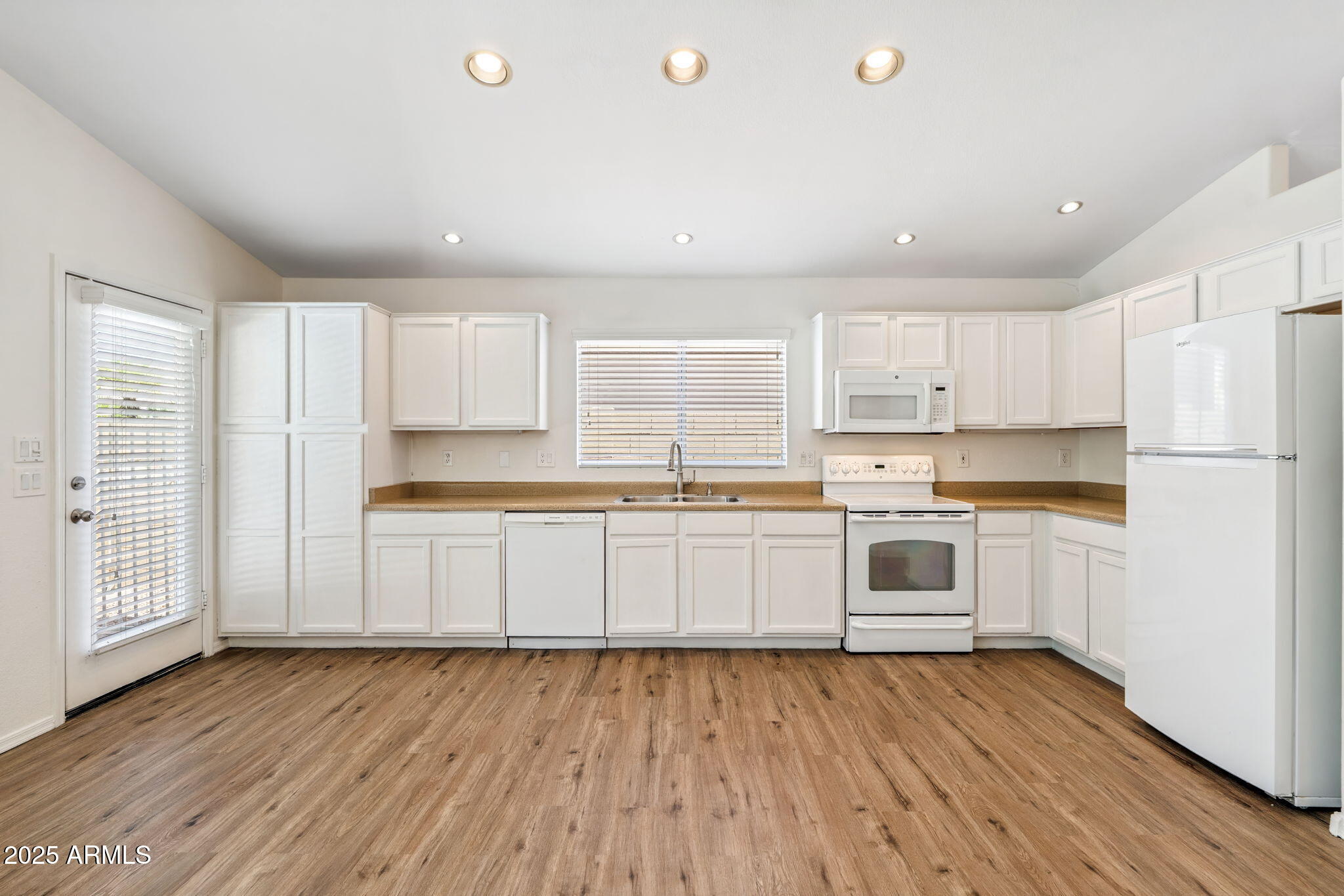 1328 E BINNER Drive