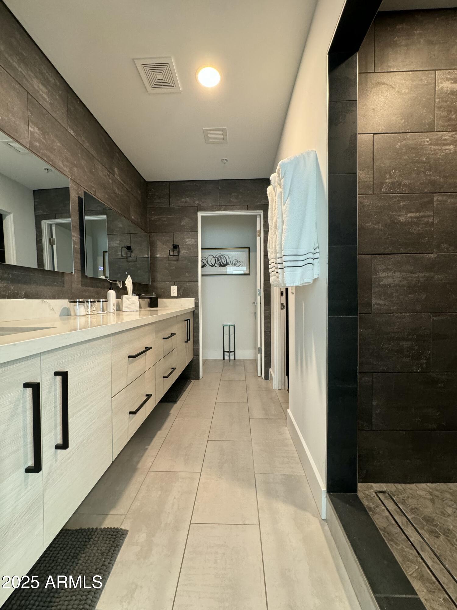 7788 E MAIN Street, 1009
