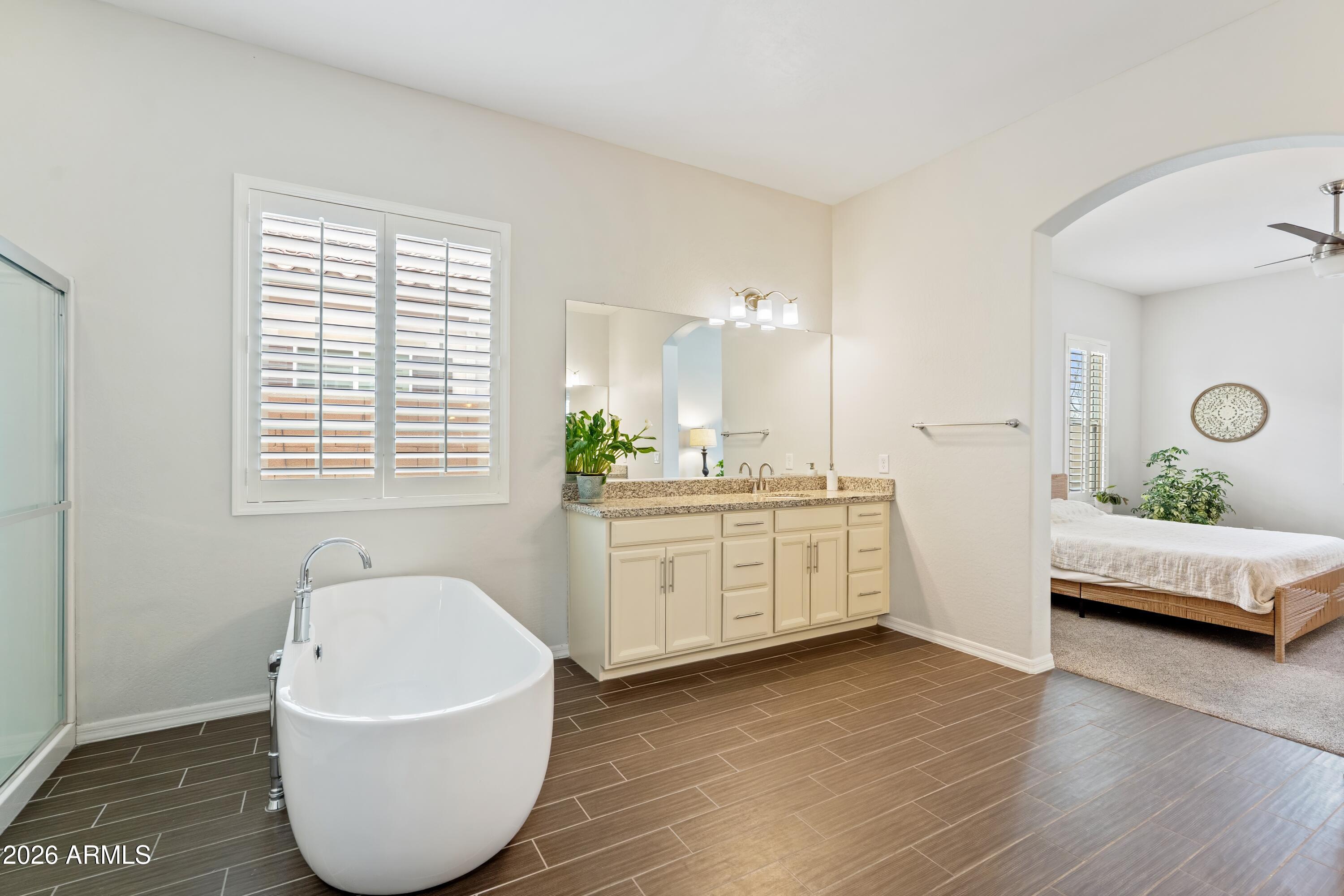 2120 E Geronimo Street