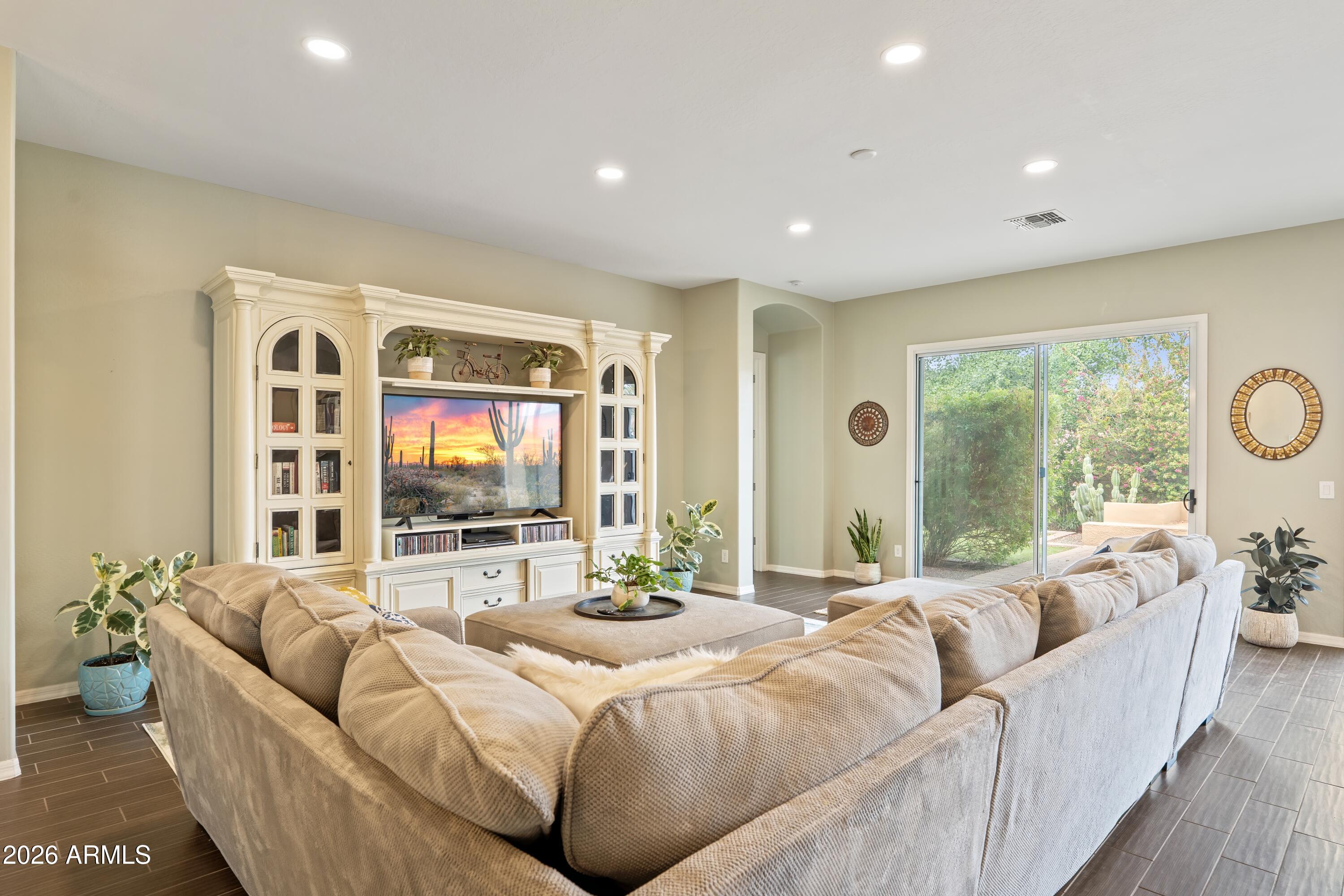 2120 E Geronimo Street