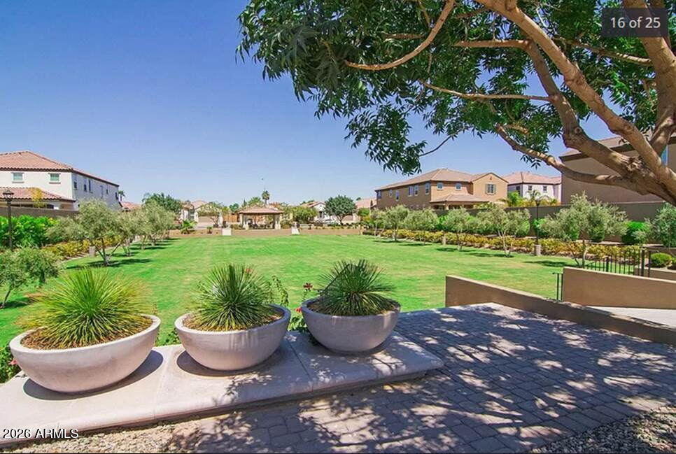 2120 E Geronimo Street