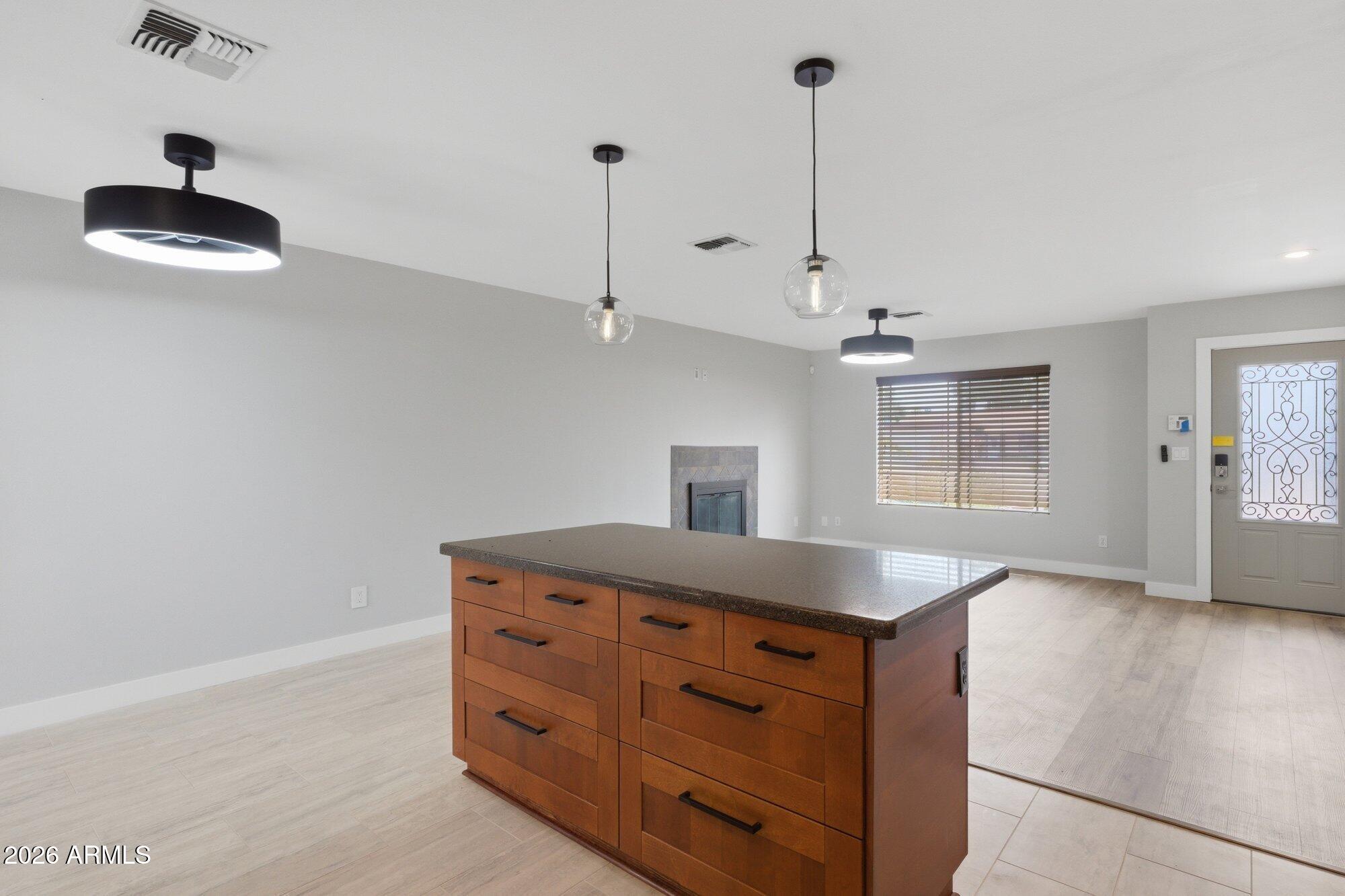 4922 W TOWNLEY Avenue