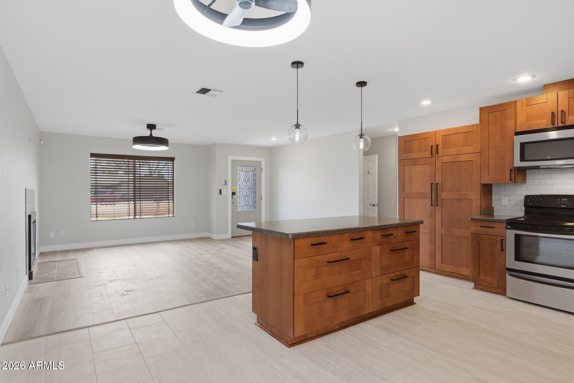 4922 W TOWNLEY Avenue