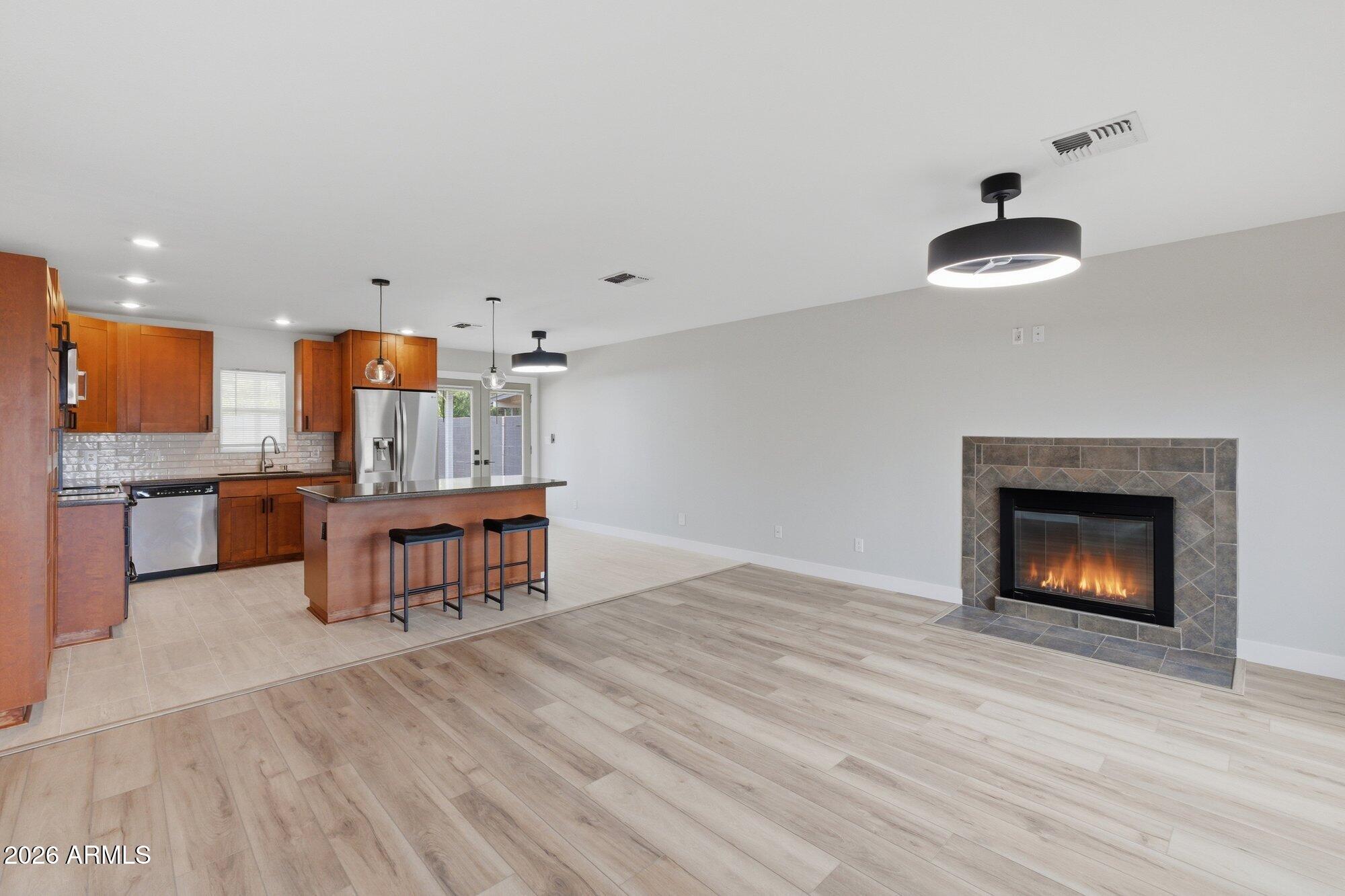 4922 W TOWNLEY Avenue