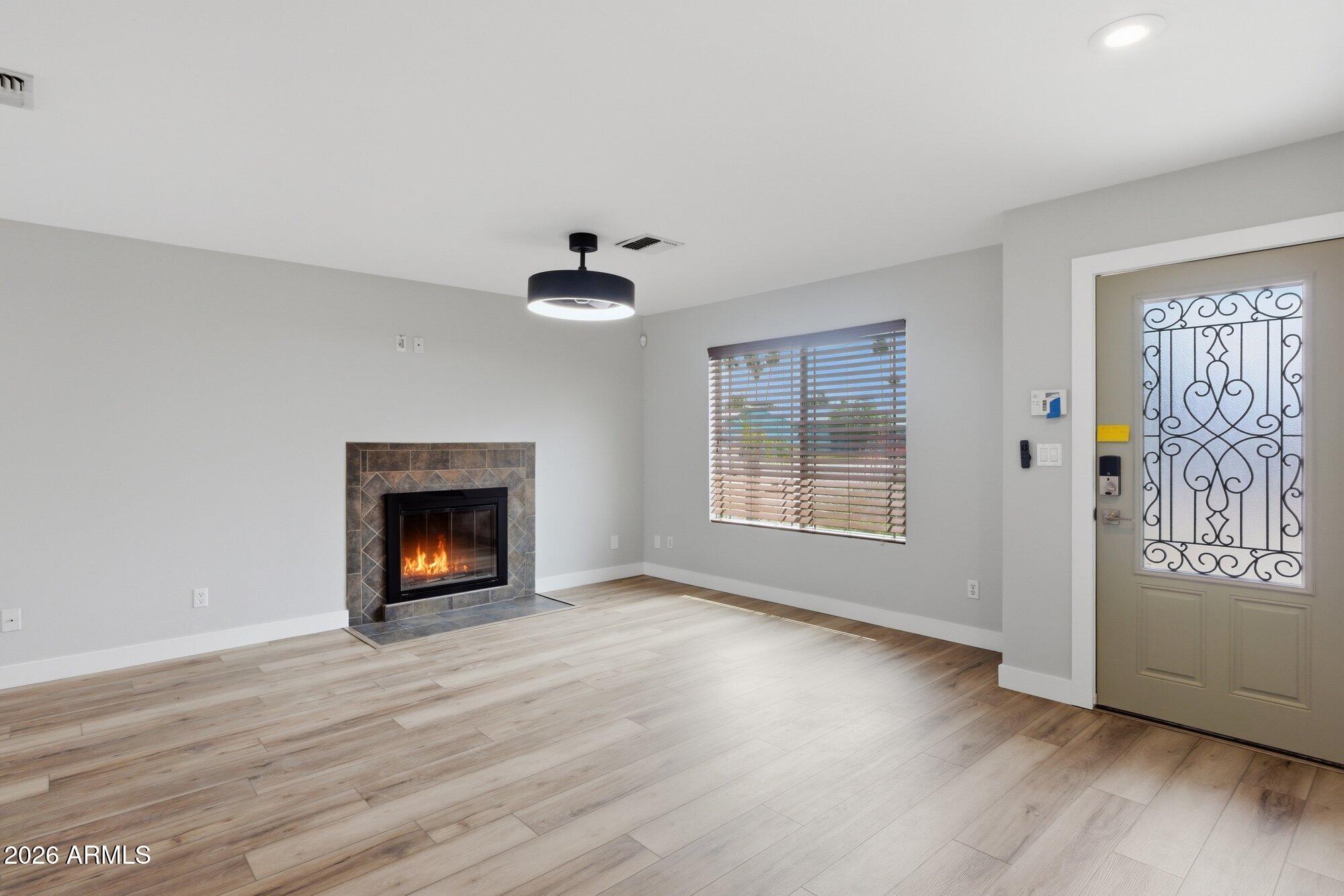 4922 W TOWNLEY Avenue