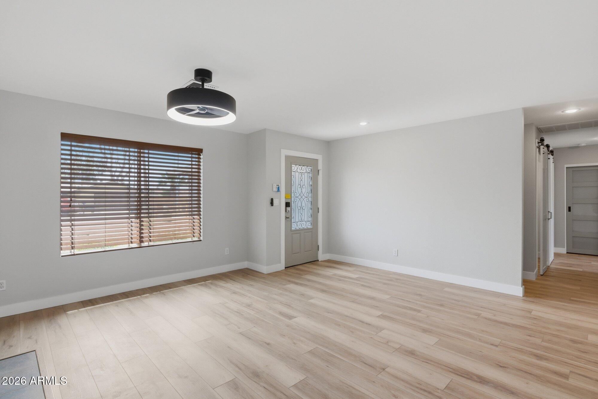 4922 W TOWNLEY Avenue