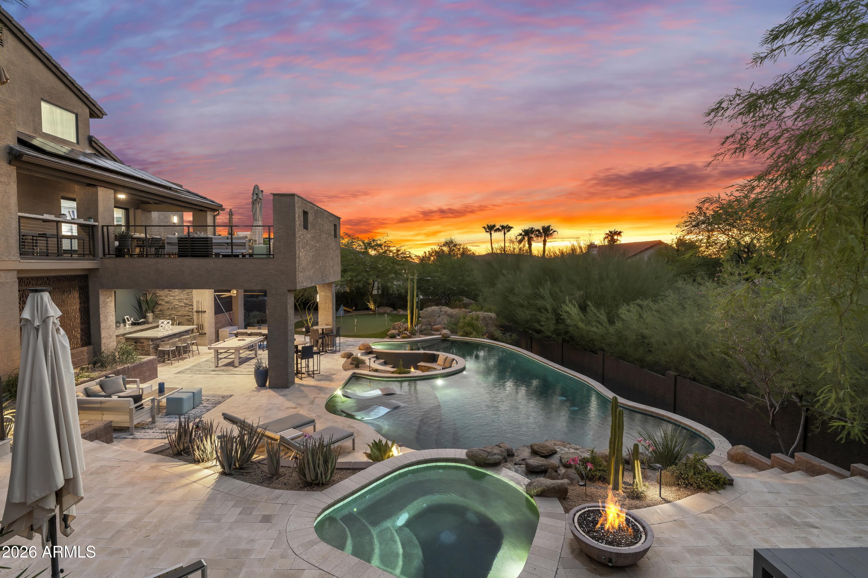 1136 E FOREST HILLS Drive