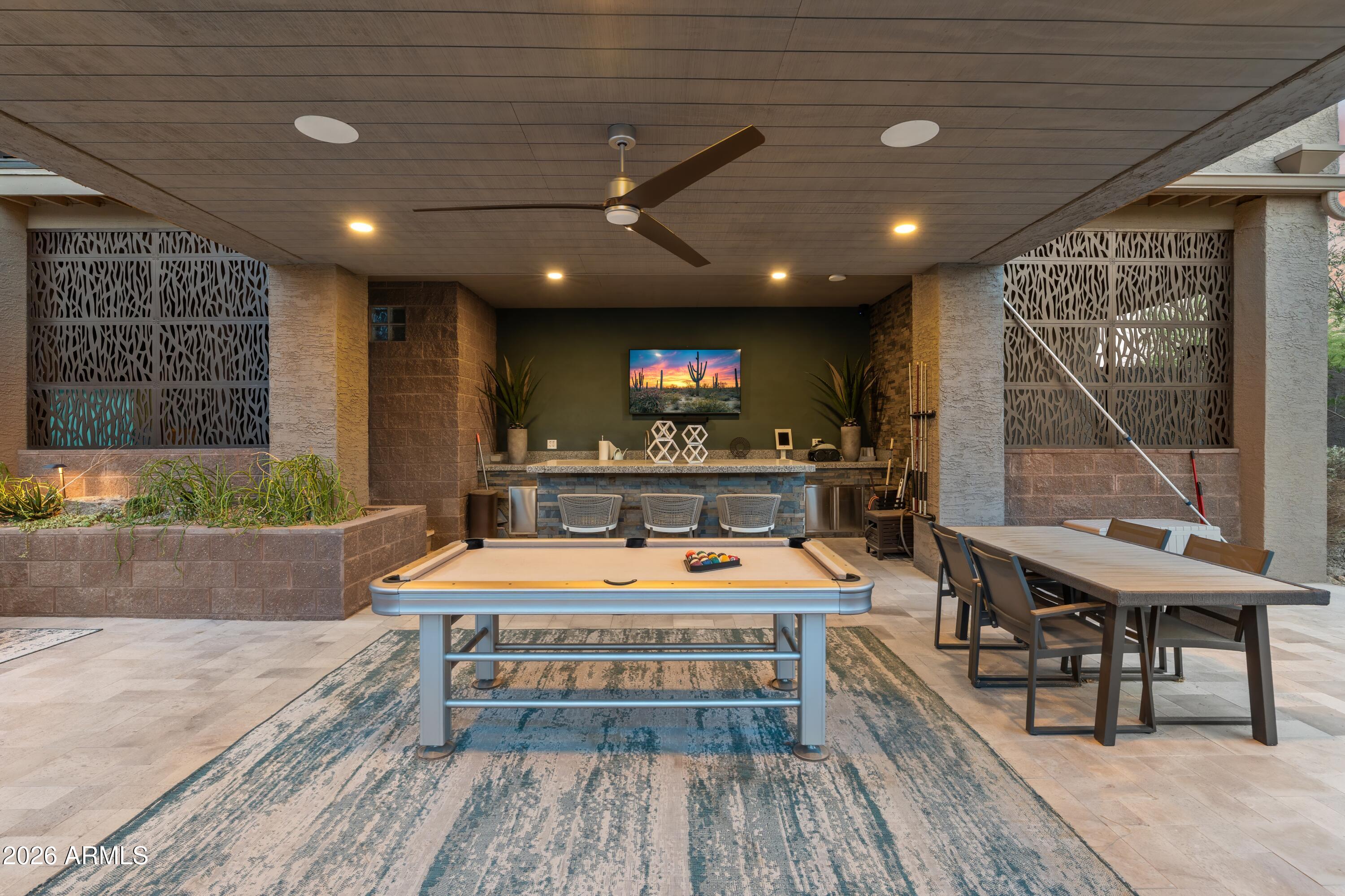 1136 E FOREST HILLS Drive