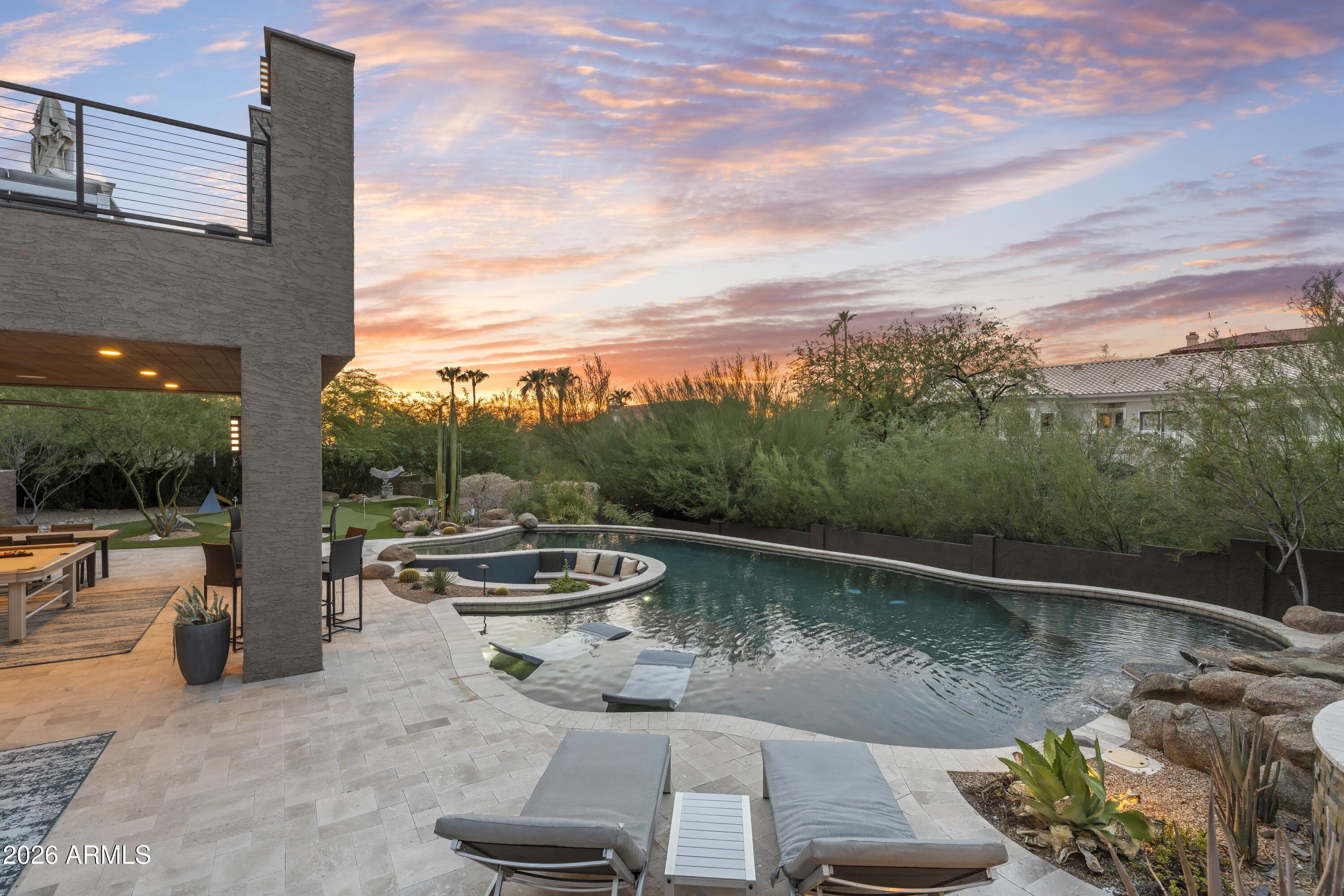 1136 E FOREST HILLS Drive