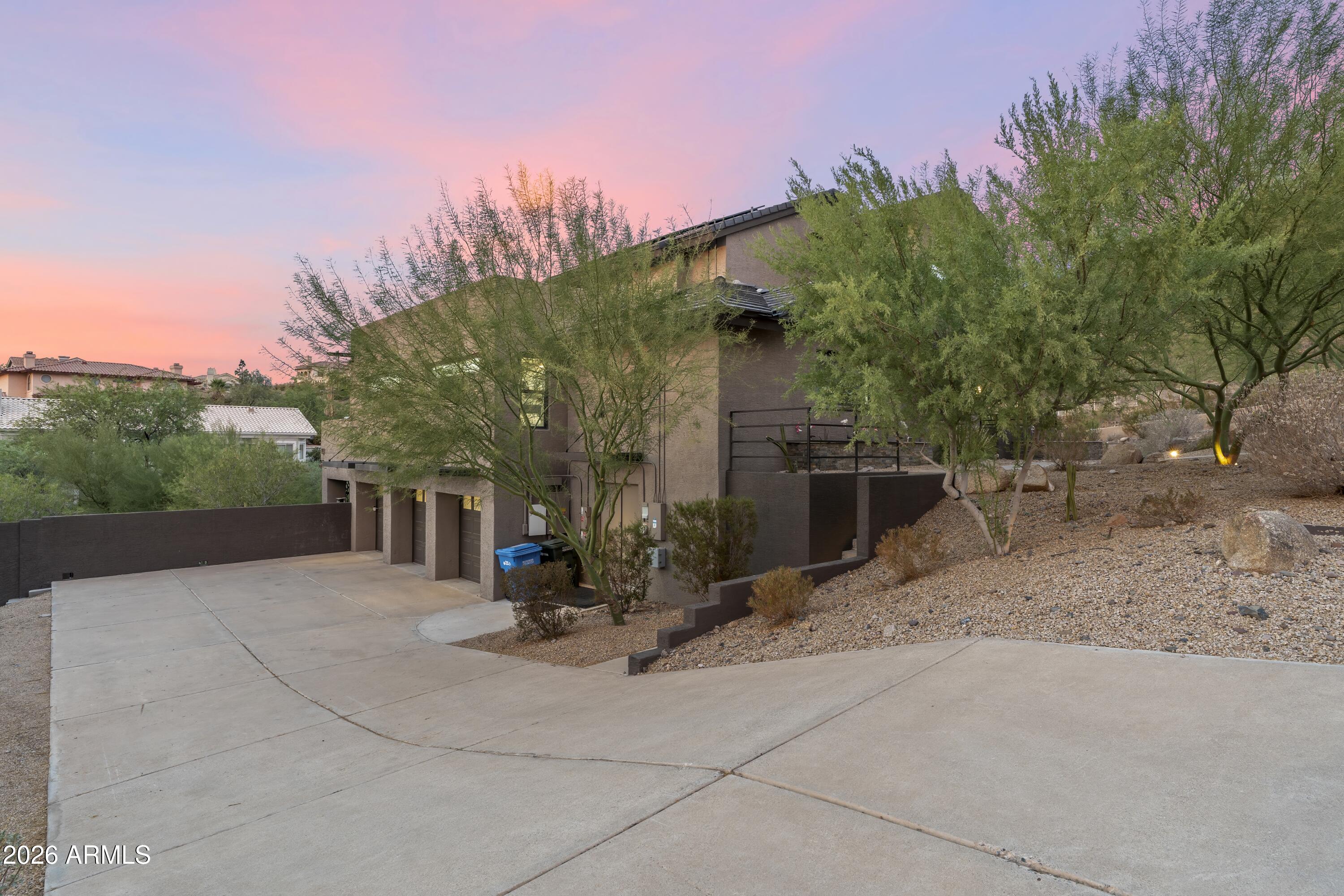 1136 E FOREST HILLS Drive