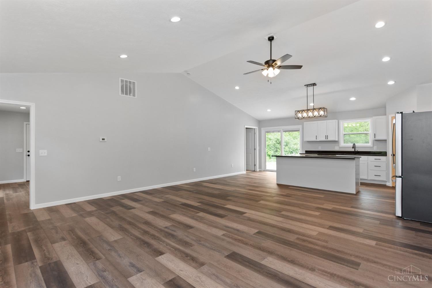 7425 King Road