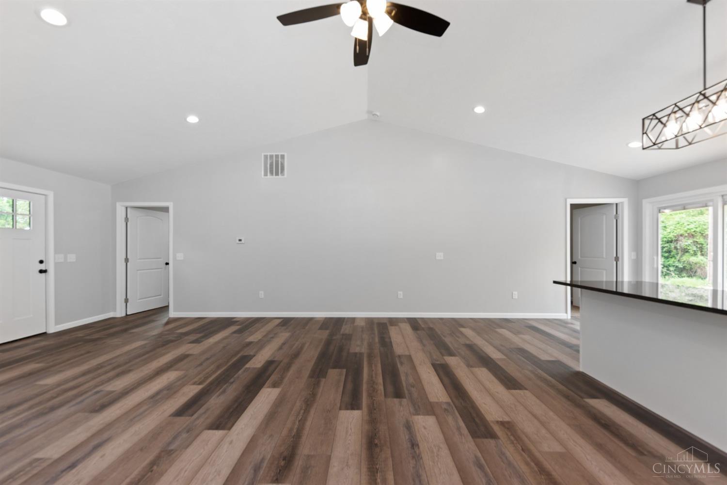 7425 King Road
